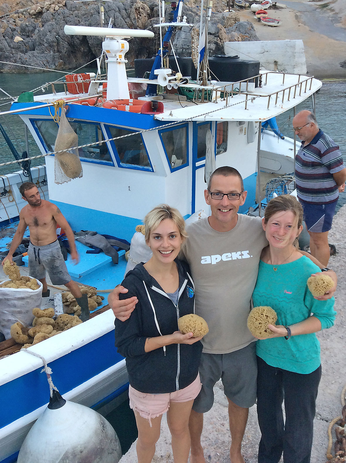 Gemma Smith, Phil Short & Jo Marchant had a great time talking to the sponge divers.